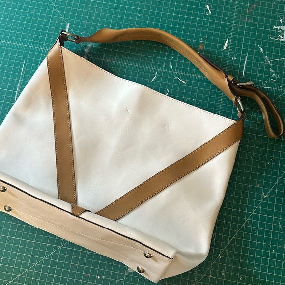 👑 Louis Vuitton White and Tan Minimalist Shoulder Bag (bucket bag) - Picture 2 of 11